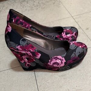 Madden Girl Black and Pink Floral Wedges